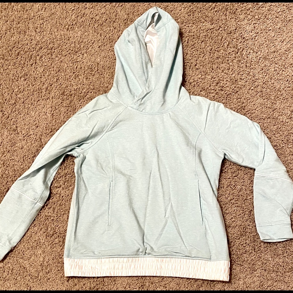 Lululemon hooded sweatshirt with pockets. Size 6